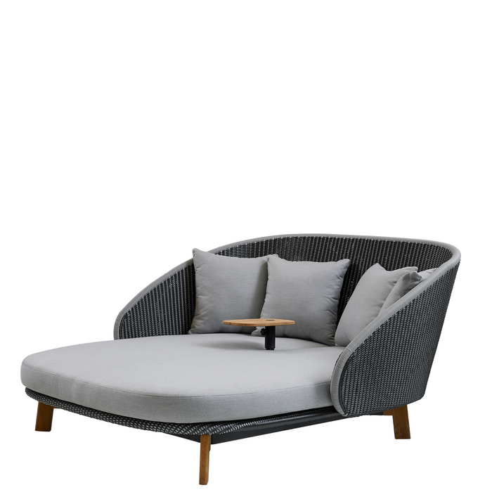 cane-line peacock daybed without parasol