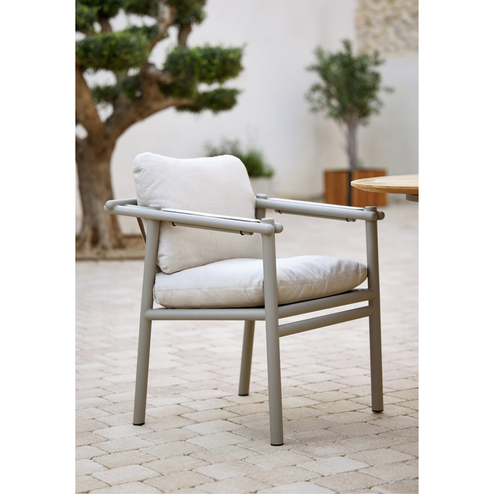 cane line Sticks armchair Taupe aluminium sand cushion lifestyle