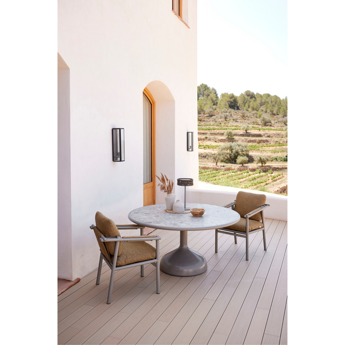 cane line Sticks armchair Taupe aluminium Turmeric yellow Cane line Rise cushion lifestyle with round dining table