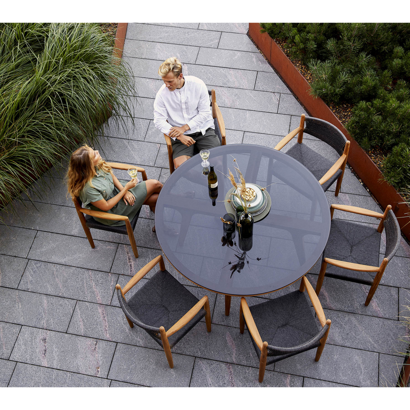 cane line aspect round dining  table dia 56 smokey black lifestyle with dining chairs