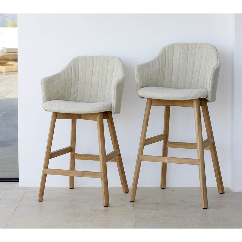 lifestyle image of cane-line choice bar chair in Black, Polypropylene, Up to 98% Recycled chair, teak base and Sand, Cane-line Free cushion in a lounge