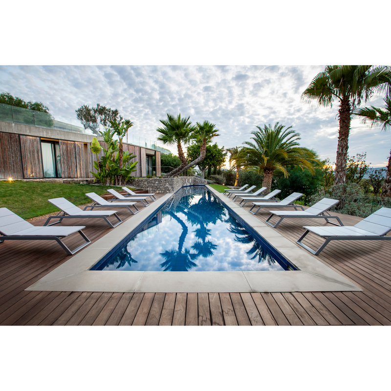 cane-line siesta sunbed Light grey, Cane-line Tex sunbed with Light grey, Cane-line Virtue cushion in a pool lifestyle