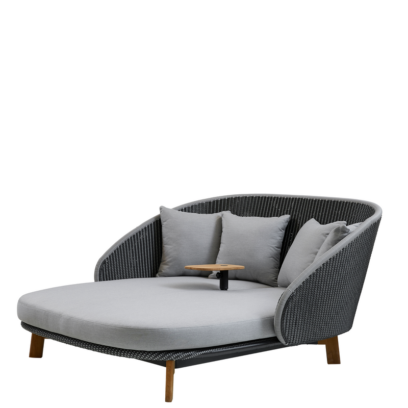 cane-line peacock daybed without parasol