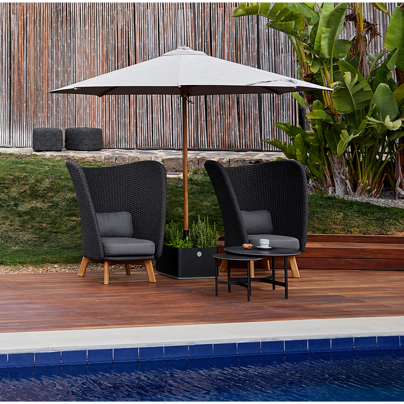 cane line classic parasol w/pulley system lifestyle with chairs