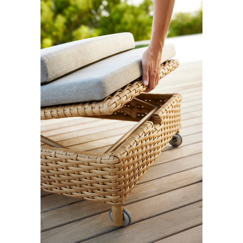 cane-line rest sunbed single Natural, large flat Cane-line Weave sunbed and Taupe, Cane-line Natté cushion wheels and cushion lifestyle