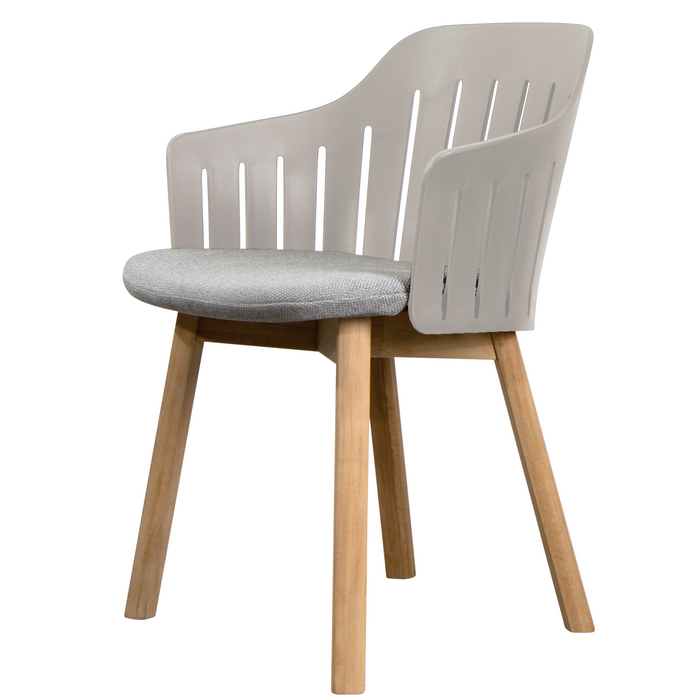 Choice Chair by Cane-line Taupe chair with teak legs and Light grey, Cane-line Focus cushion