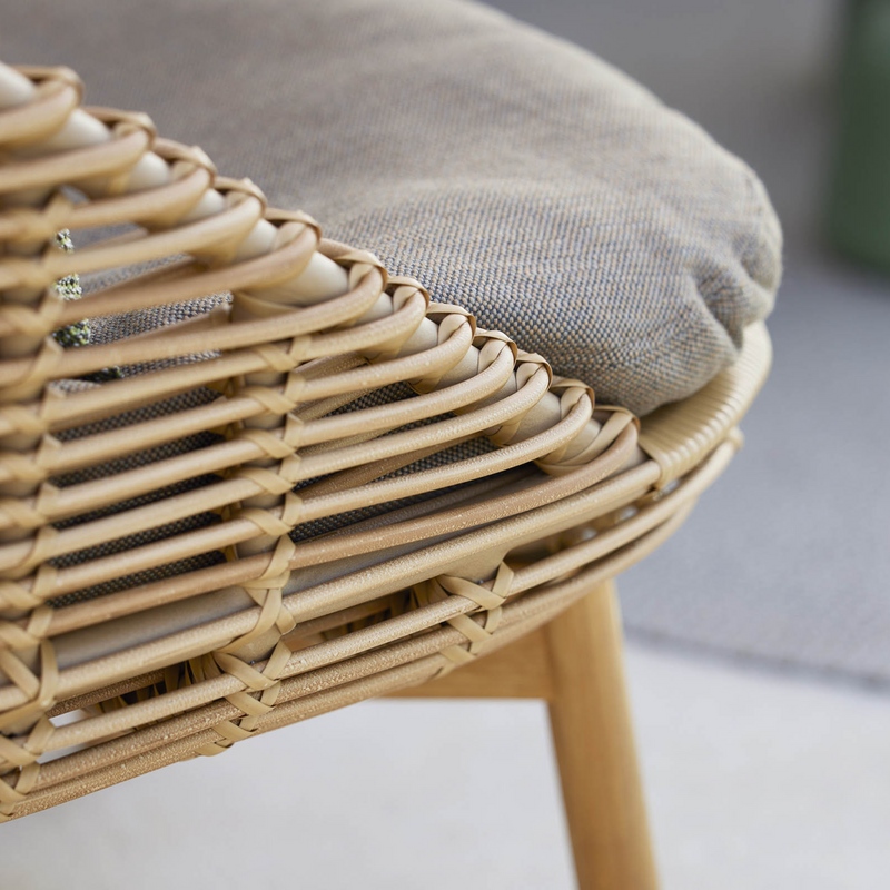 cane line hive lounge chair Natural, large round tube Cane-line Weave w/teak with Taupe, Cane-line AirTouch cushion in a patio lifestyle