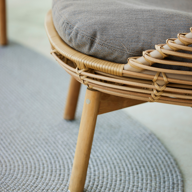 cane line hive lounge chair Natural, large round tube Cane-line Weave w/teak with Taupe, Cane-line AirTouch cushion in a patio lifestyle