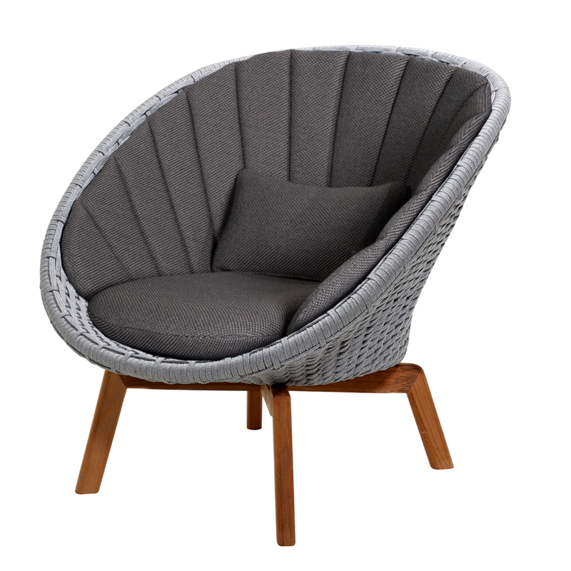 Cane line Peacock lounge chair Light grey, medium flat Cane-line Soft Rope w/teak and Dark grey, Cane-line Focus cushion